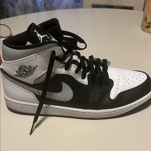 Air jordan mids white shadow